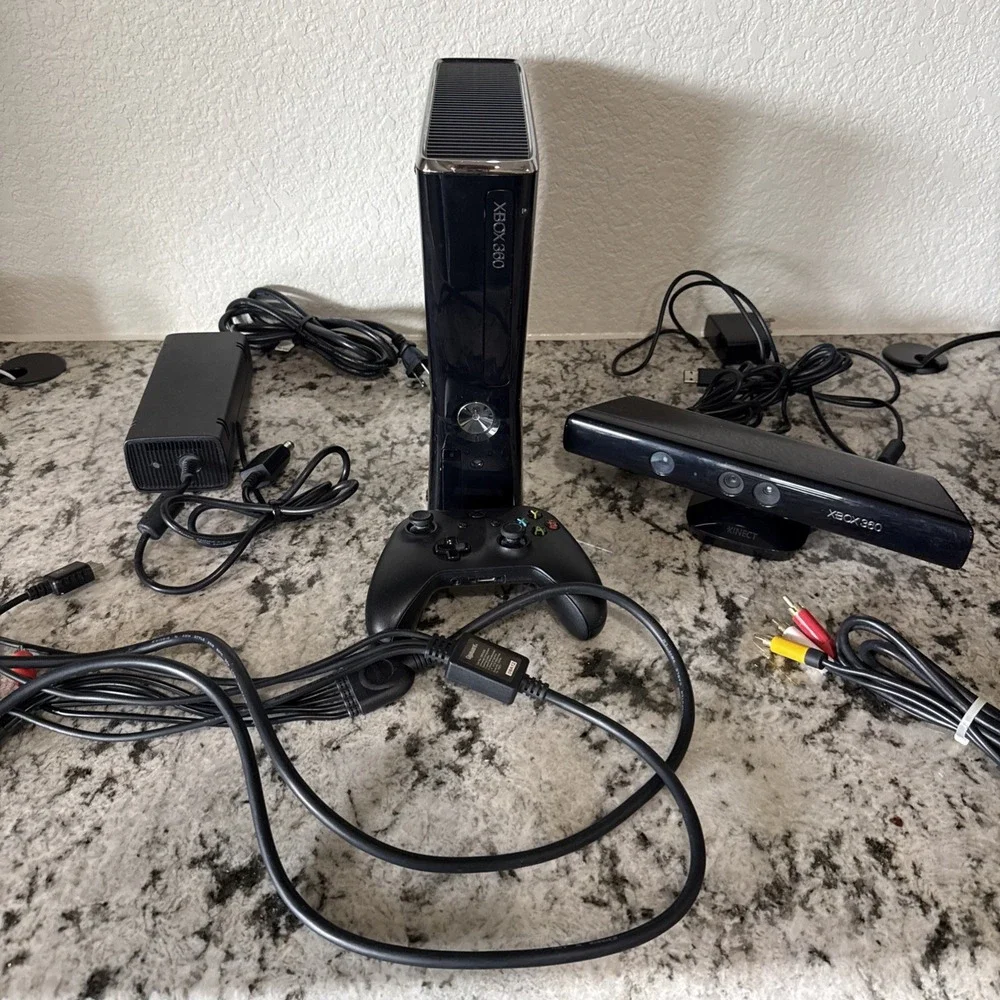 Xbox 360 250GB Black Console Bundle with 1 Controller and Kinect